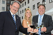 Frankenwein-Königin Melanie Unsleber, Münchens OB ChristianUde und Minister Helmut Brunner eröffneten am 15.07.2010 das Fränkische Weinfest (Foto: Ingrid Grossmann